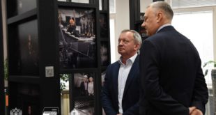 Фотовыставка «Священный завод» открылась на Уралвагонзаводе