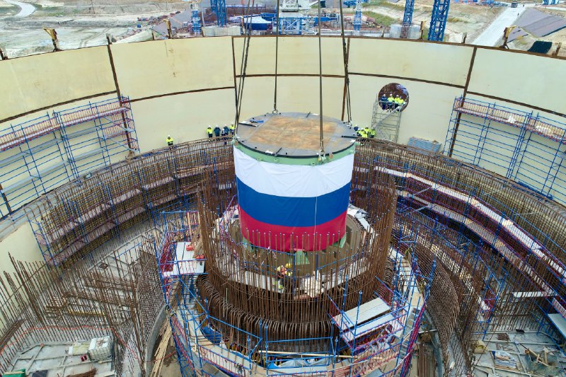 Успешная установка корпуса ловушки расплава на Ленинградской АЭС-2
