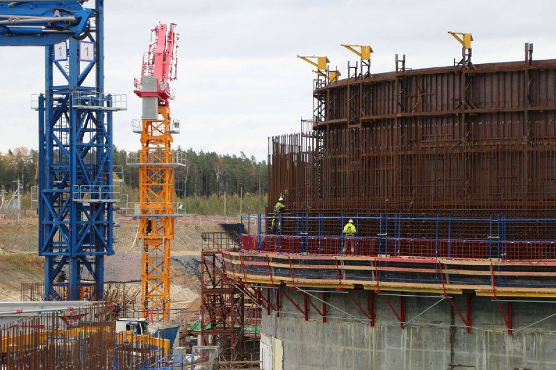 Строительство защитной оболочки реактора на Ленинградской АЭС-2