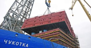 Установка второго жилого блока на атомном ледоколе «Чукотка»