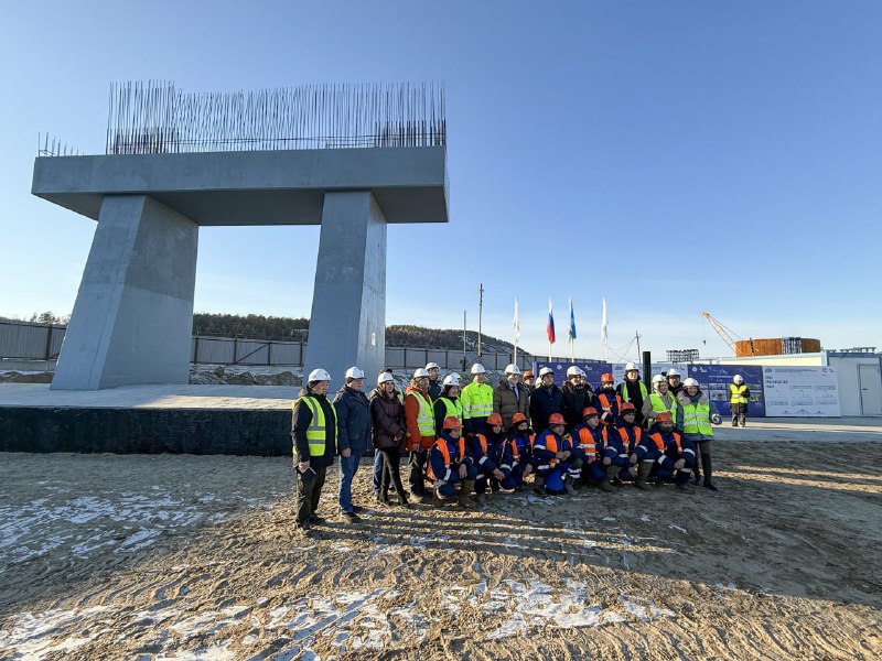 Строительство Ленского моста: первая опора возведена