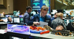 Первый опыт выращивания кристаллов в открытом космосе