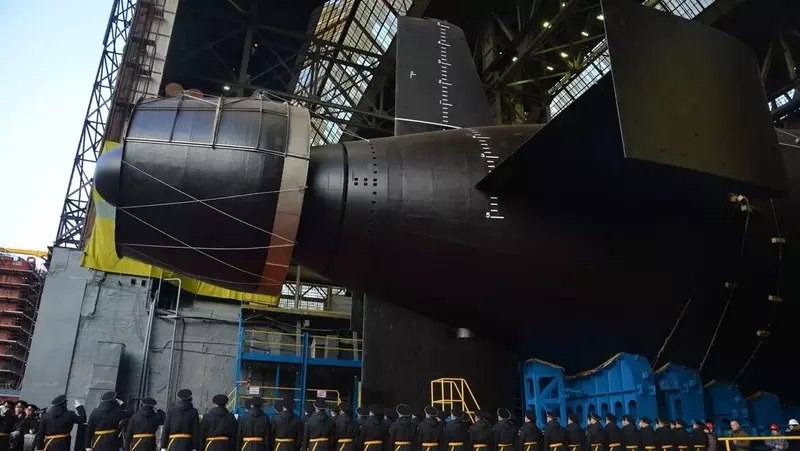 Спуск на воду атомного подводного крейсера "Хабаровск" в Северодвинске Спуск на воду атомного подводного крейсера "Хабаровск" в Северодвинске