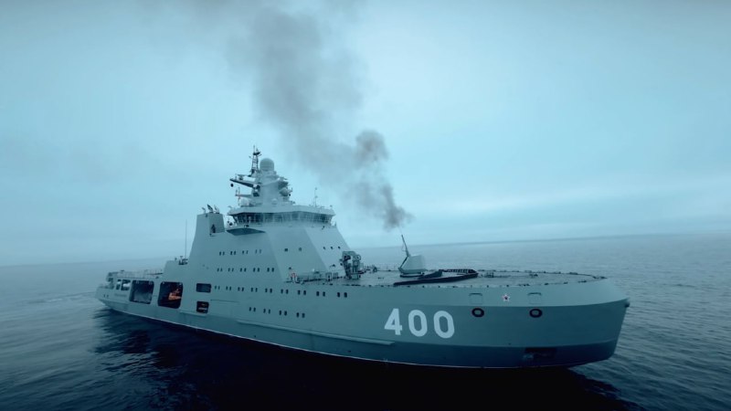 Боевые учения ледокола «Иван Папанин» в Баренцевом море