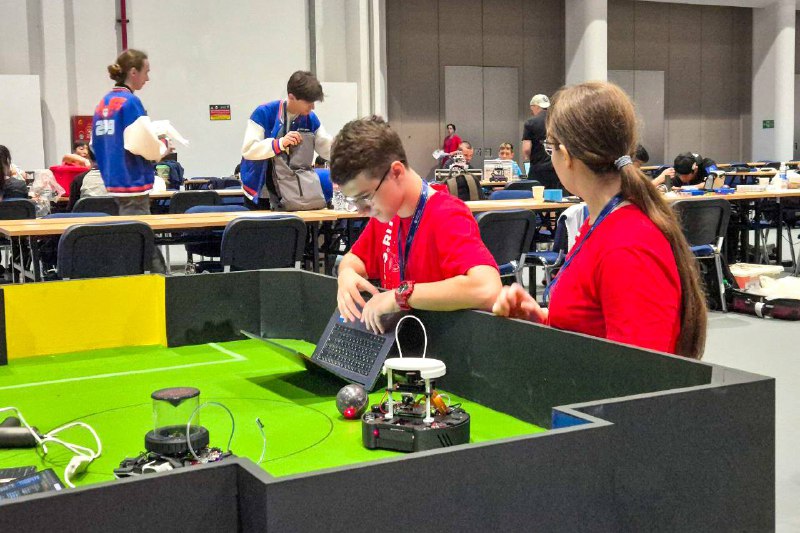 Московские школьники победили на международном чемпионате RoboCup в Абу-Даби