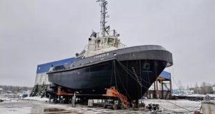 Спуск на воду буксира «Грифон-9» на заводе «Пелла»