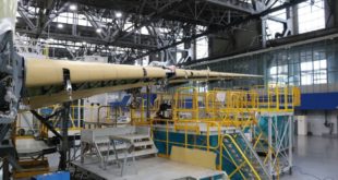 Сборка крыла самолета МС-21 на Иркутском авиационном заводе