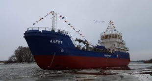 Спуск на воду сборщика льяльных вод «Алеут»