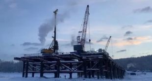 Началось строительство русловых опор моста через реку Витим