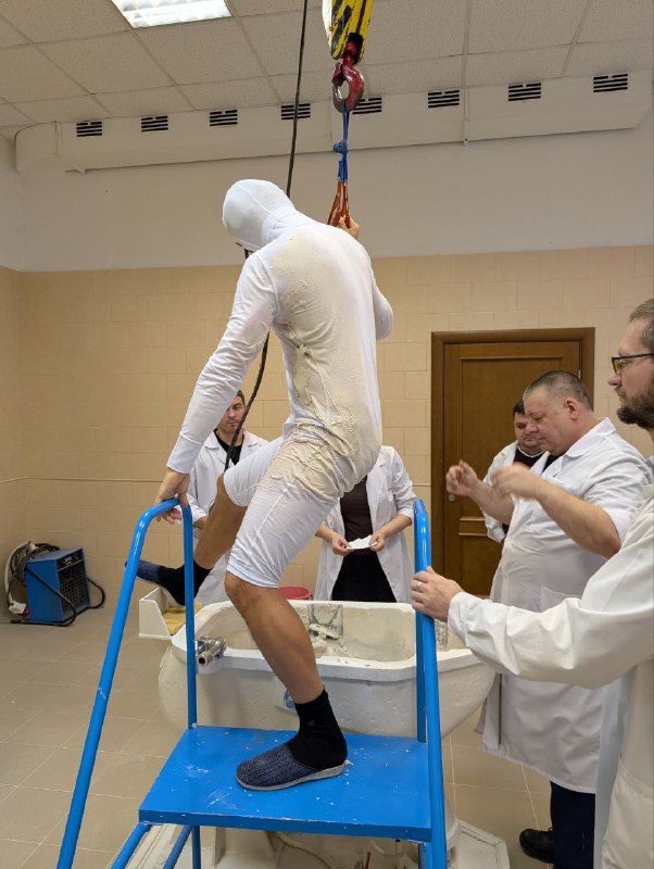 Процесс отливки ложемента для космического полета Процесс отливки ложемента для космического полета