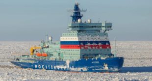Атомный ледокол «Арктика» проводит танкер-газовоз «Алексей Косыгин»
