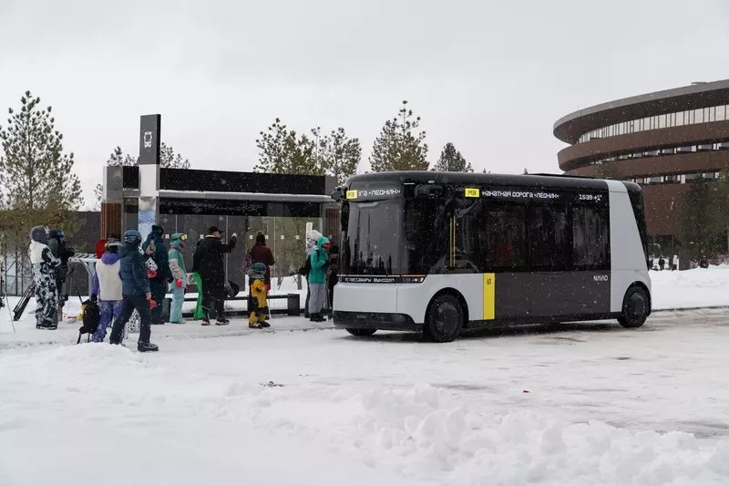 На курорте «Манжерок» запустили автономный шаттл с ИИ