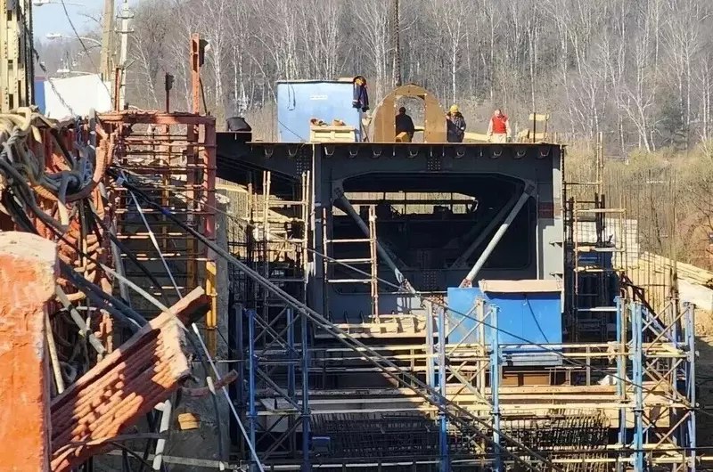 Начало укрупнения металлоконструкций Рогачёвского моста в Дмитрове