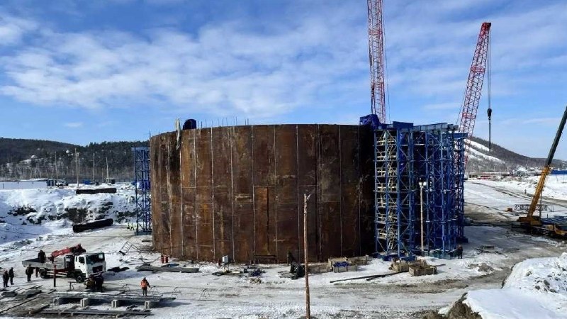 Завершение монтажа стеновых панелей второго коффердама Ленского моста