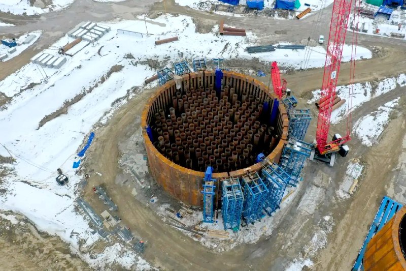 Завершение монтажа стеновых панелей второго коффердама Ленского моста