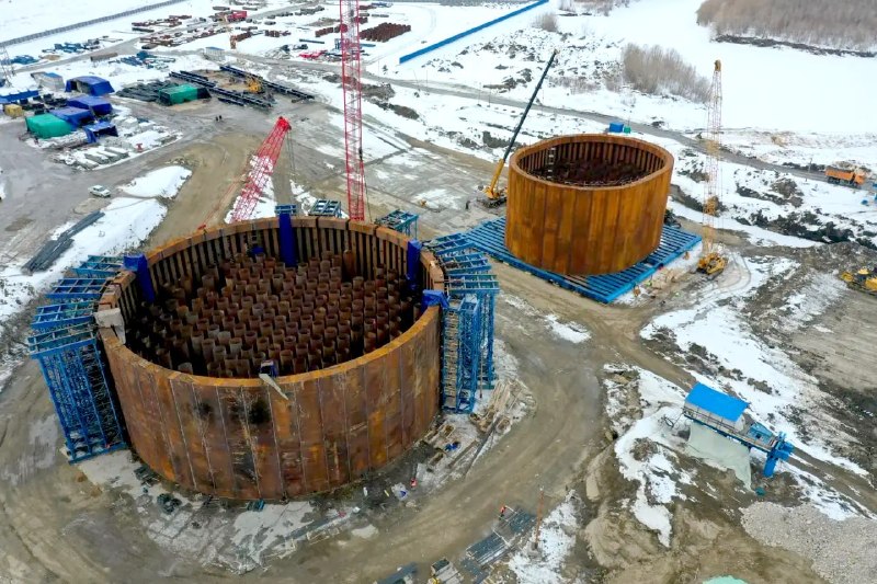 Завершение монтажа стеновых панелей второго коффердама Ленского моста