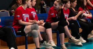 Олимпийские чемпионы сыграли в волейбол с подростками Подмосковья в проекте «Тренер»