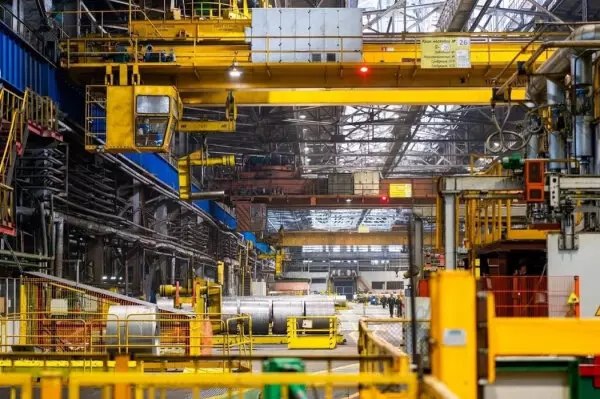 ВИЗ-Сталь завершила модернизацию реверсивного прокатного стана