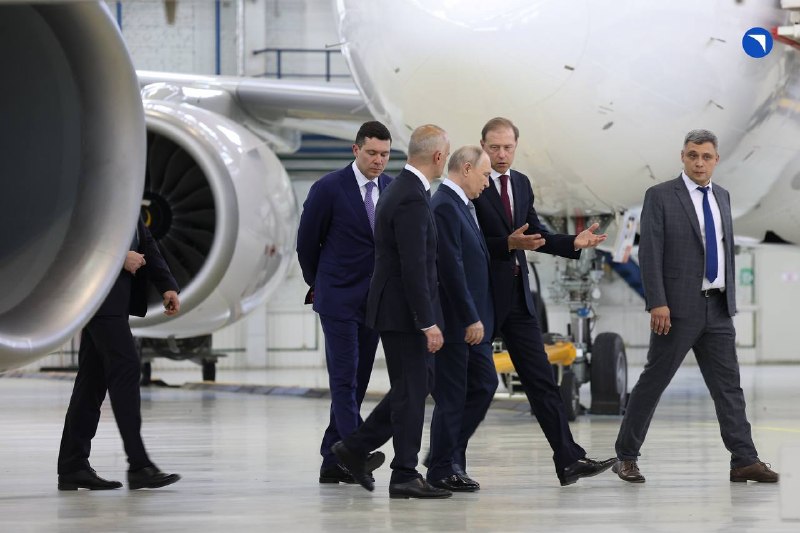 Путин осмотрел новейшие российские самолеты МС-21, SJ-100 и Ил-114-300