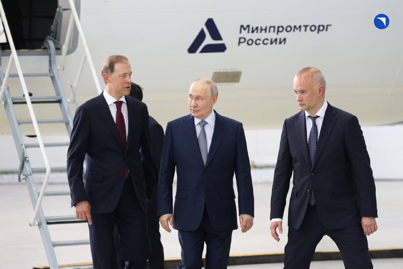 Путин осмотрел новейшие российские самолеты МС-21, SJ-100 и Ил-114-300