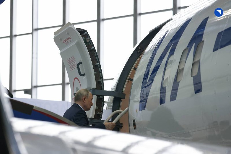 Путин осмотрел новейшие российские самолеты МС-21, SJ-100 и Ил-114-300