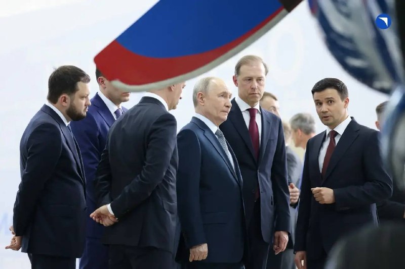 Путин осмотрел новейшие российские самолеты МС-21, SJ-100 и Ил-114-300