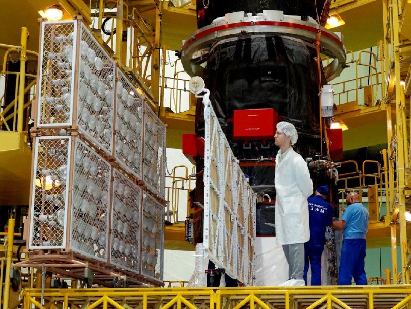 Солнечные батареи «Прогресса МС-35» прошли контрольную засветку перед полётом Солнечные батареи «Прогресса МС-35» прошли контрольную засветку перед полётом