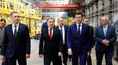 Энгельсский завод электрического транспорта посетили Антон Алиханов и делегация ТМХ