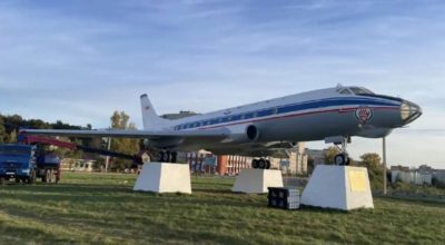 В Кимрах восстановили памятник-самолет Ту-124