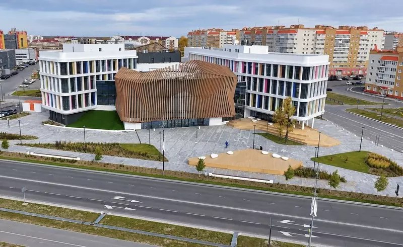В Новом Уренгое открылась крупнейшая в Арктике детская школа искусств