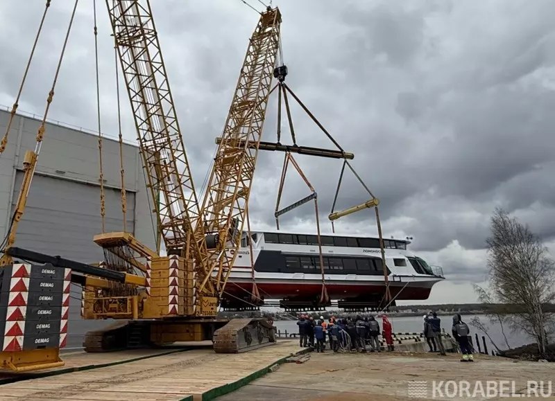 На верфи «Эмпериум» спустили на воду электросудно «Павловск» проекта EM901 На верфи «Эмпериум» спустили на воду электросудно «Павловск» проекта EM901