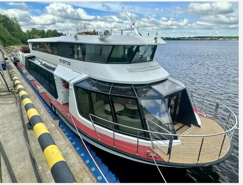 На верфи «Эмпериум» спустили на воду электросудно «Павловск» проекта EM901 На верфи «Эмпериум» спустили на воду электросудно «Павловск» проекта EM901
