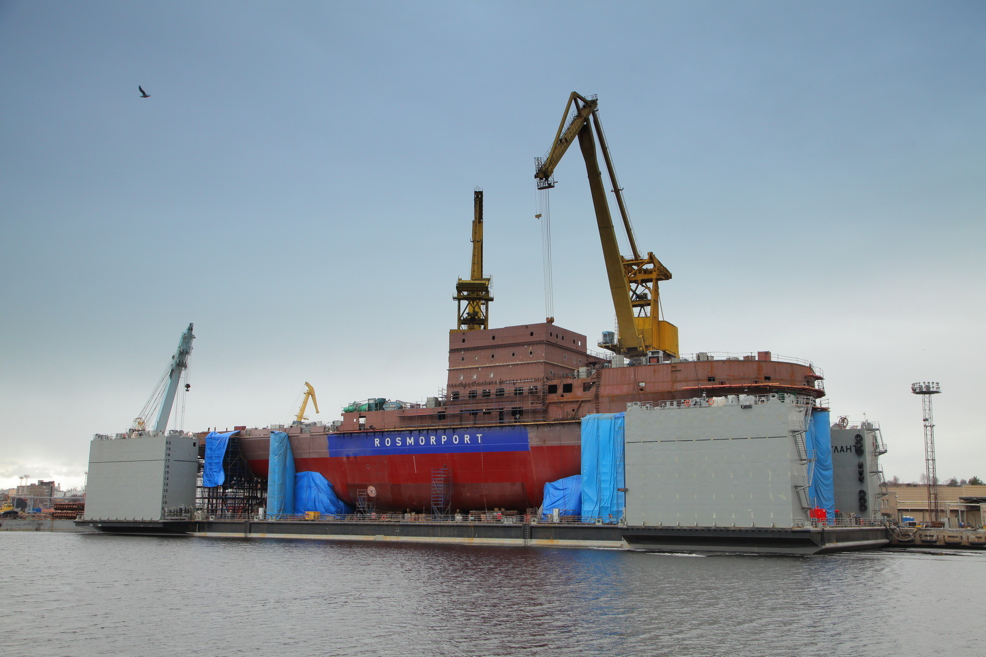 Головной ледокол проекта 21900 М назван именем города "Владивосток"