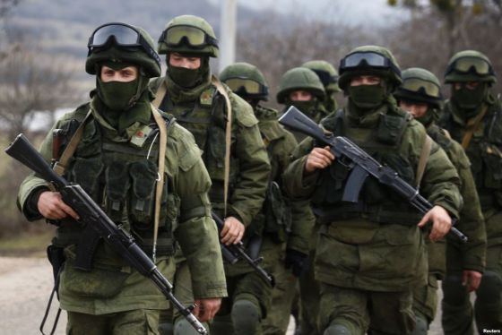 Военнослужащие армии РФ в Крыму Источник: Reuters
