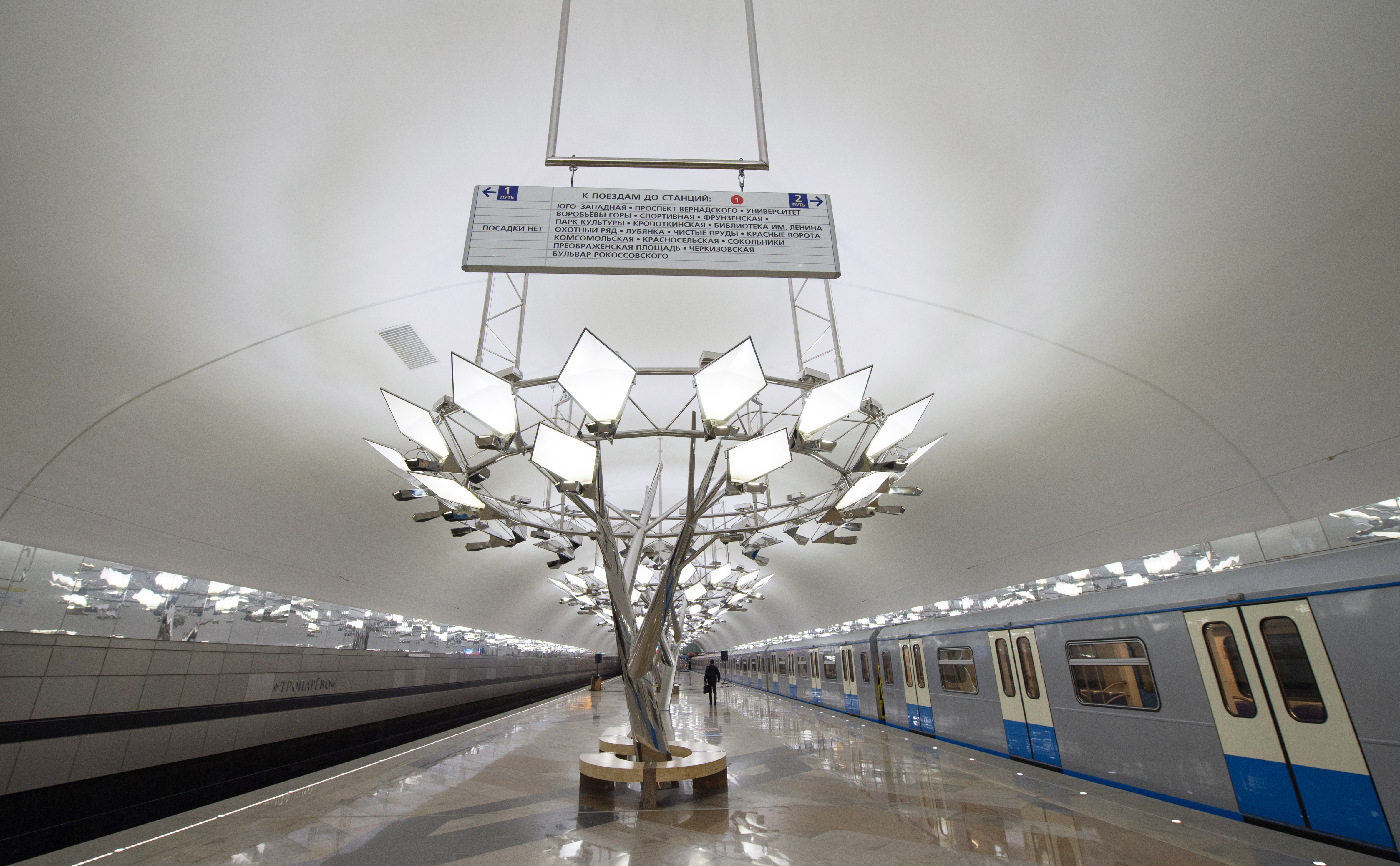 В Москве открыли новую станцию метро - "Тропарево"