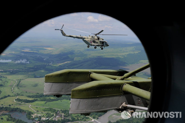 В ЗВО поступила партия новейших транспортно-боевых вертолетов