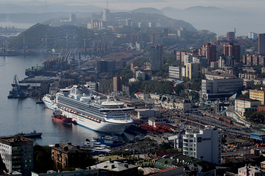 Владивосток принял один из крупнейших лайнеров мира