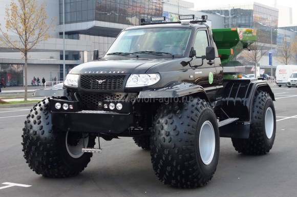 Липецкая компания выпустила новую машину для внесения минеральных удобрений