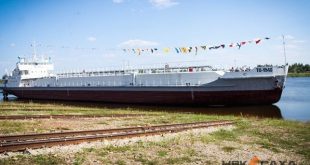 В Якутии спустили на воду модернизированный танкер