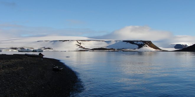 Впервые геологи провели аэрофотосъемку в Арктике с помощью беспилотника