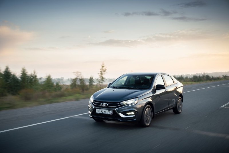 Топ продаж автомобилей в ноябре: LADA на высоте