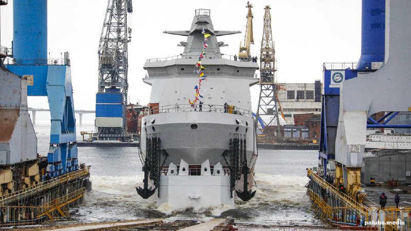 Спуск на воду нового патрульного корабля ледового класса