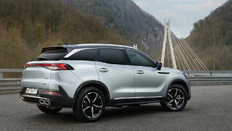 BAIC X75: Новый кроссовер с полным приводом и гибридной установкой