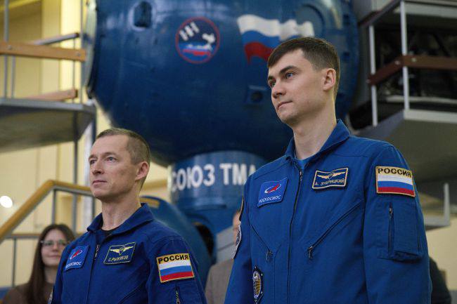 Космонавты успешно прошли экзамен по ручному управлению «Союза МС-27» Космонавты успешно прошли экзамен по ручному управлению «Союза МС-27»