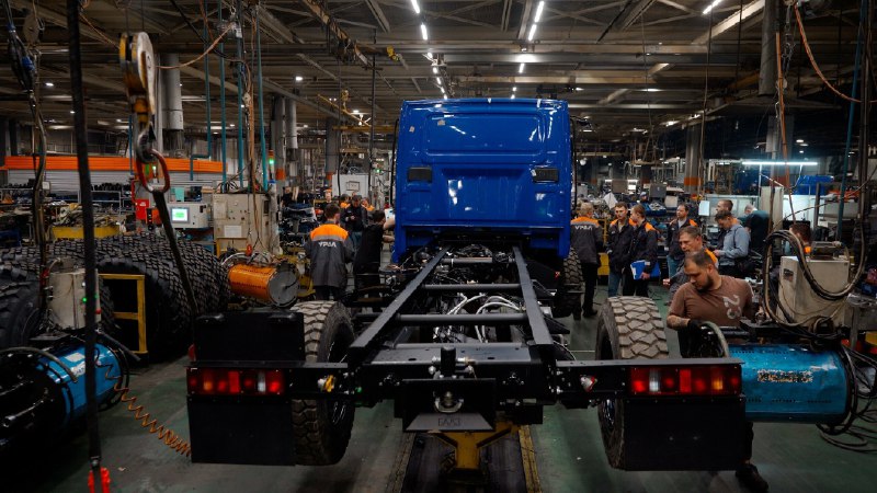Запуск нового грузовика «Урал-80» на заводе «Урал» Запуск нового грузовика «Урал-80» на заводе «Урал»