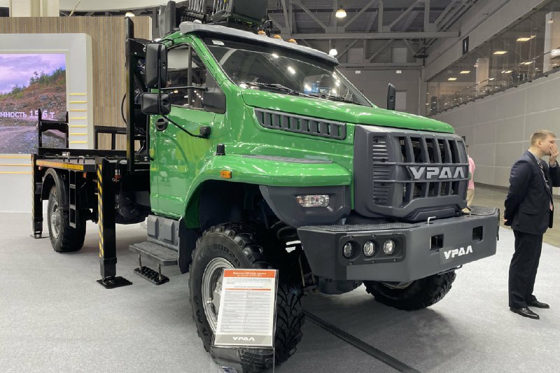 Запуск нового грузовика «Урал-80» на заводе «Урал» Запуск нового грузовика «Урал-80» на заводе «Урал»