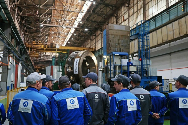 Сборка реактора для атомного ледокола «Ленинград»