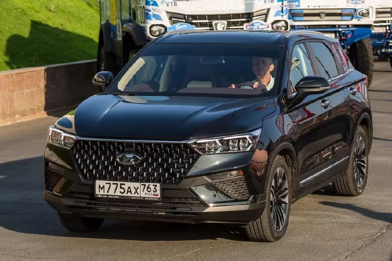 Максим Соколов пересел на новый бизнес-седан LADA Aura