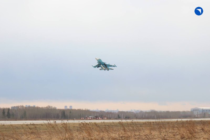 Поставка новых Су-34 укрепляет боеспособность российской авиации Поставка новых Су-34 укрепляет боеспособность российской авиации