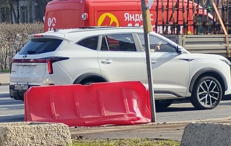 В Москве заметили тесты нового кроссовера Москович 8, запуск запланирован на 2025 год